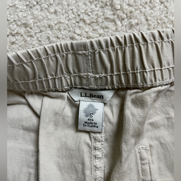 L.L.Bean women’s beige shorts 🩳 slightly worn - Picture 2 of 3